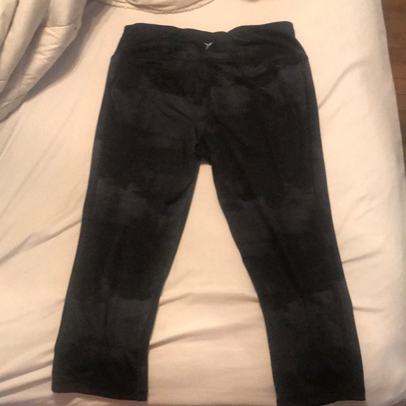 Old Navy Capri Leggings - Picture 4 of 4
